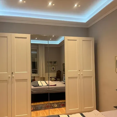 Apartament Budapest, Graf Teleki Laszlo