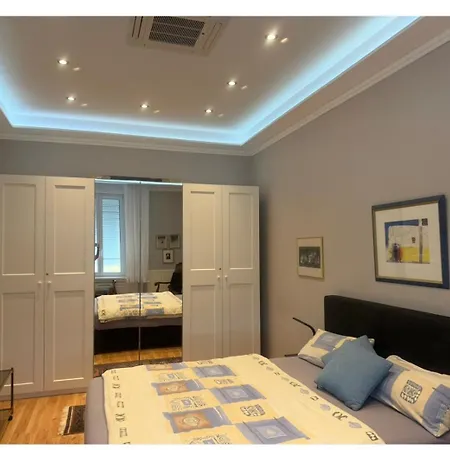 Apartament Budapest, Graf Teleki Laszlo